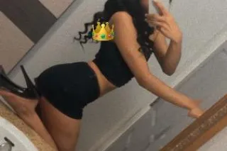 Pretty Petite Princess😍Bubble Butt 🫧Clean Classy🧼🥂Cum Have Fun With Princess😊 - Image 5