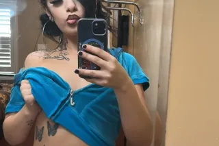 sexy latina 🍒 - Image 2